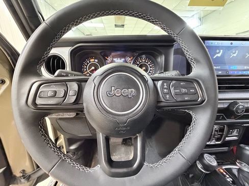 Used 2025 Jeep Wrangler Unlimited Sport AWD/4WD image 39