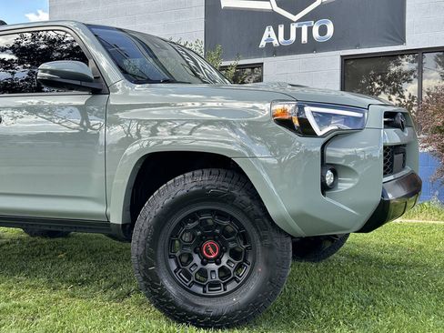 Used 2023 Toyota 4Runner TRD Off-Road Premium w/ Off Road Premium Plus Package AWD/4WD image 3