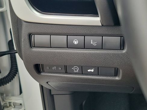 Used 2025 Nissan Rogue SL w/ SL Premium Package FWD image 21