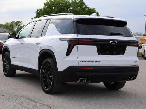 Used 2025 Chevrolet Traverse LT w/ Midnight/Sport Edition AWD/4WD image 11