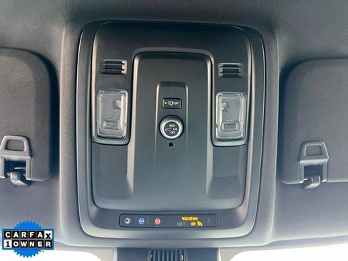 Used 2025 Chevrolet Suburban Z71 AWD/4WD image 32