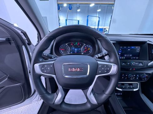 Used 2024 GMC Terrain SLE w/ Driver Convenience Package FWD image 15