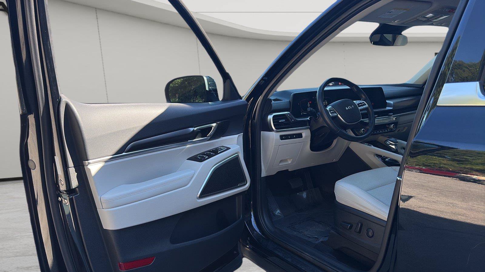 Used 2023 Kia Telluride S w/ S Sunroof Package FWD image 24