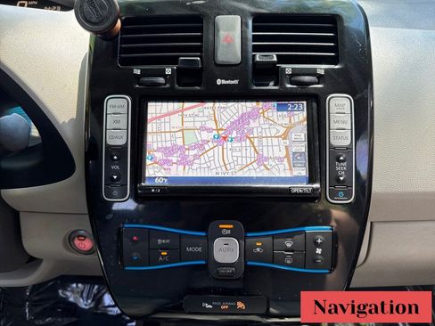 Used 2015 Nissan Leaf SV FWD image 22