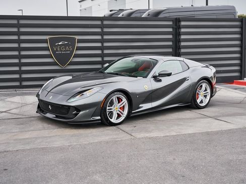 Used 2022 Ferrari 812 GTS image 5