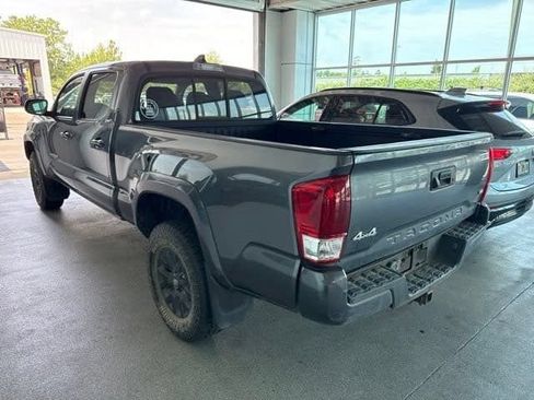 Used 2021 Toyota Tacoma SR5 AWD/4WD image 8