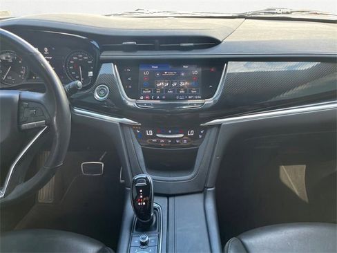 Used 2023 Cadillac XT6 Sport w/ Technology Package image 12