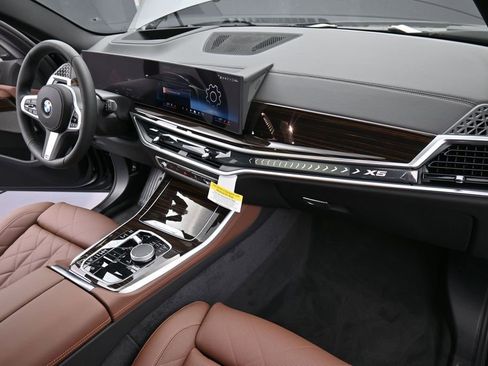 New 2026 BMW X5 xDrive40i w/ M Sport Package AWD/4WD image 19