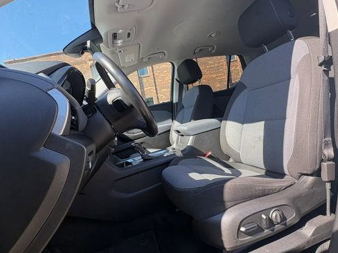 Used 2020 Chevrolet Traverse LT w/ Driver Confidence II Package AWD/4WD image 2