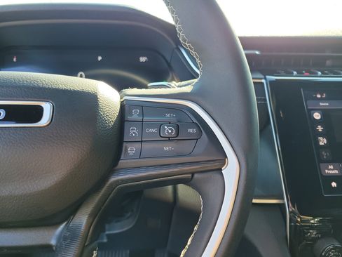 Used 2023 Jeep Grand Cherokee L Laredo AWD/4WD image 23