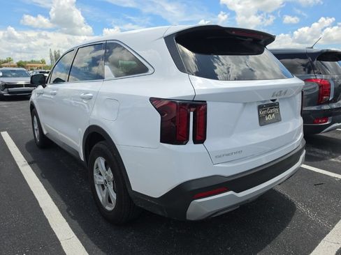 Certified 2025 Kia Sorento LX FWD image 12
