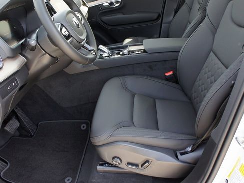 New 2025 Volvo XC90 T8 Plus w/ Protection Package Premier image 19