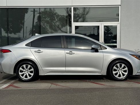 Used 2023 Toyota Corolla LE image 3