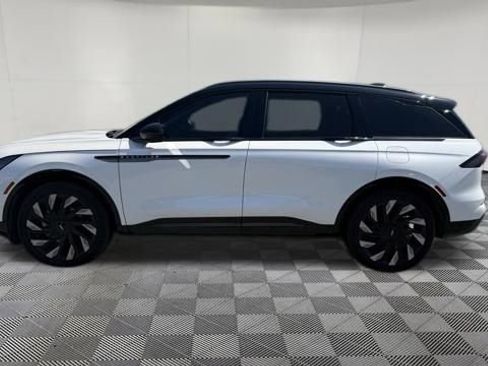 Used 2025 Lincoln Nautilus Reserve w/ Jet Appearance Package AWD/4WD image 2