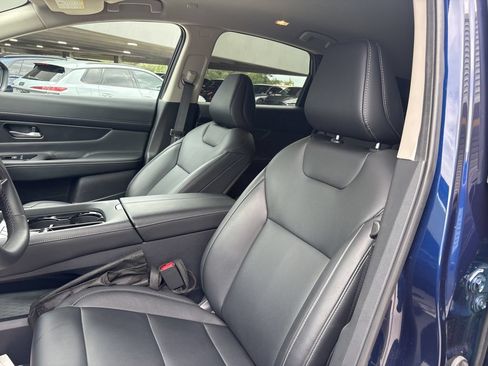 Used 2025 Nissan Murano SV AWD/4WD image 13