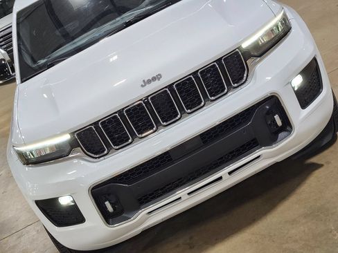 Used 2023 Jeep Grand Cherokee Overland w/ Luxury Tech Group IV AWD/4WD image 16