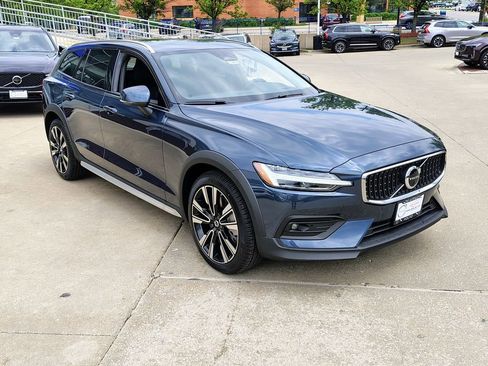 New 2026 Volvo V60 B5 Cross Country Ultra w/ Climate Package AWD/4WD image 3