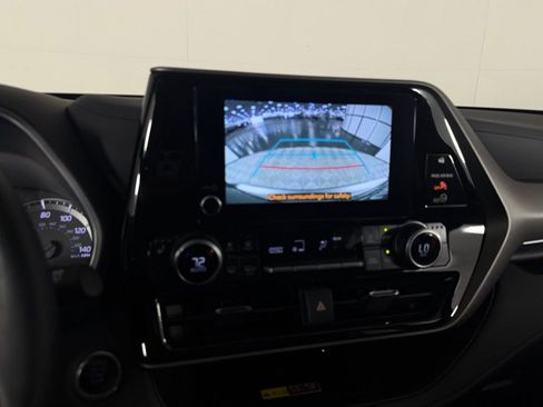 Used 2025 Toyota Highlander XLE FWD image 17