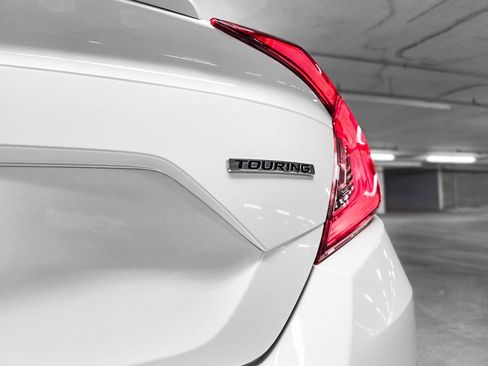 Used 2018 Honda Civic Touring image 10