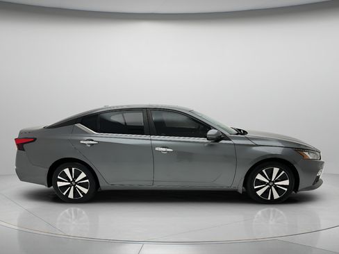 Used 2021 Nissan Altima 2.5 SV w/ SV Premium Package FWD image 4