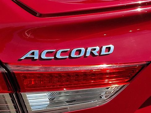 Used 2018 Honda Accord Sport image 11
