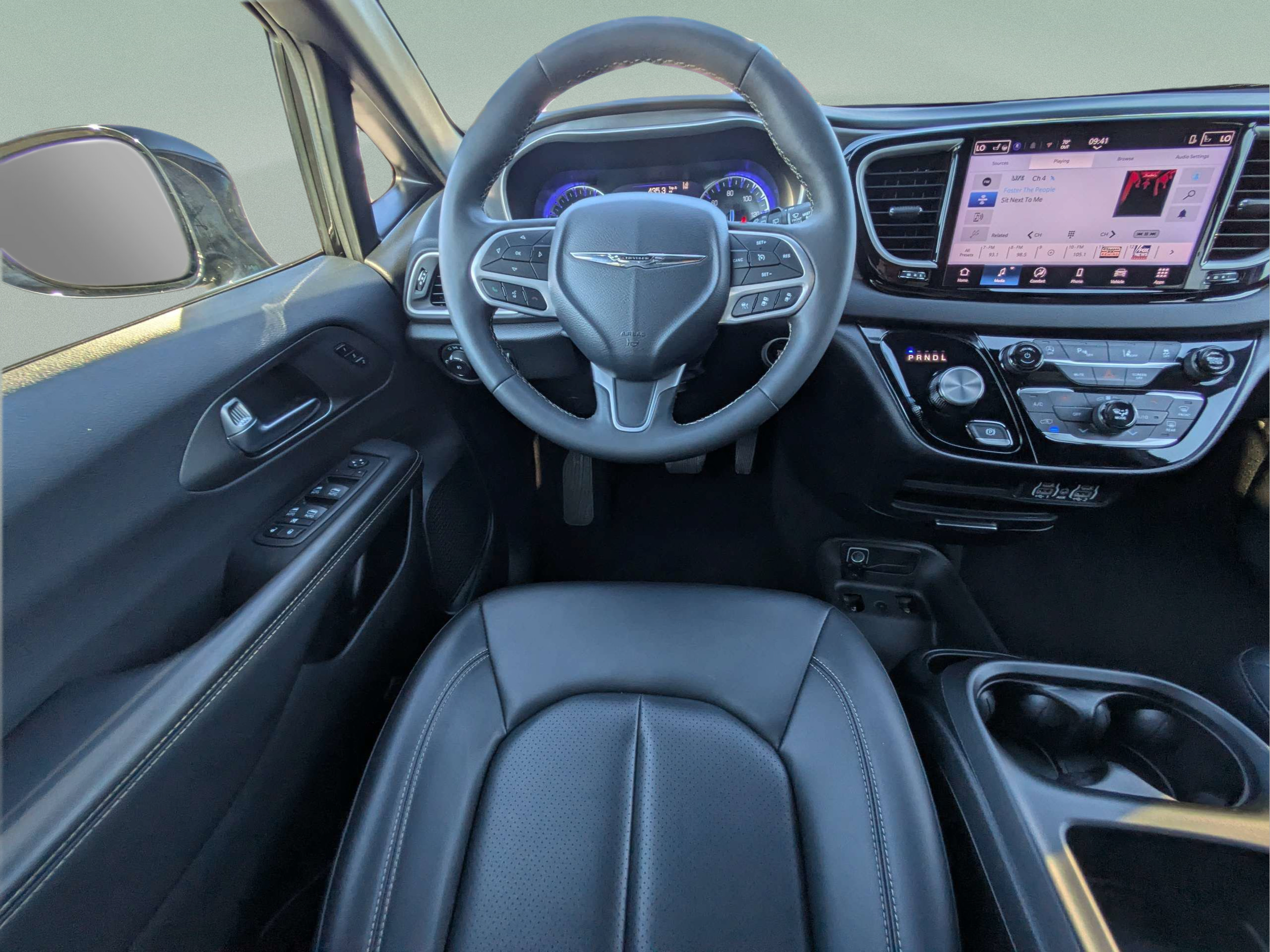Used 2025 Chrysler Pacifica Select FWD image 11