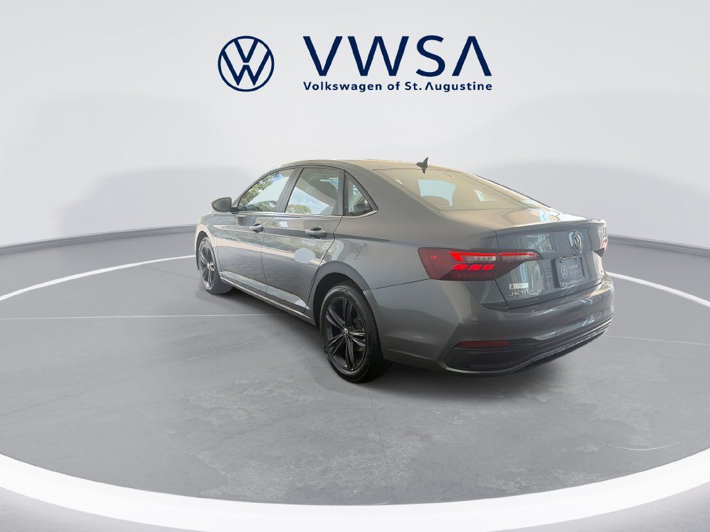 Certified 2024 Volkswagen Jetta SE FWD image 6