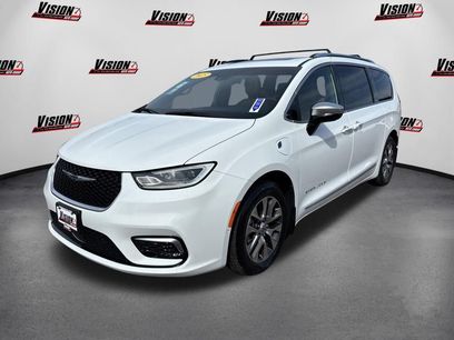 Used 2023 Chrysler Pacifica Pinnacle