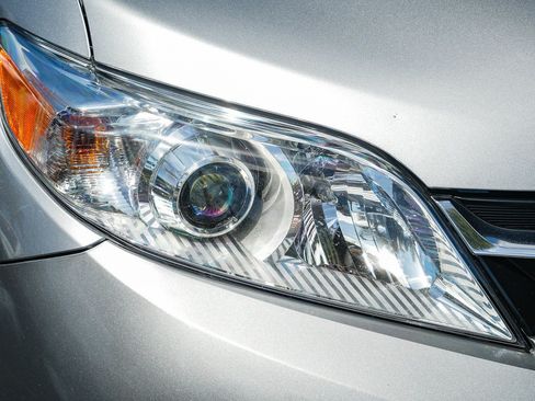 Used 2018 Toyota Sienna LE FWD image 8