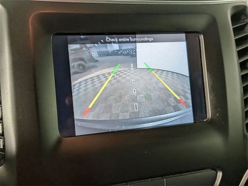 Used 2020 Jeep Cherokee Latitude Plus image 23