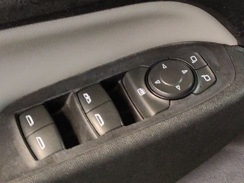 Used 2019 Chevrolet Equinox LS image 27