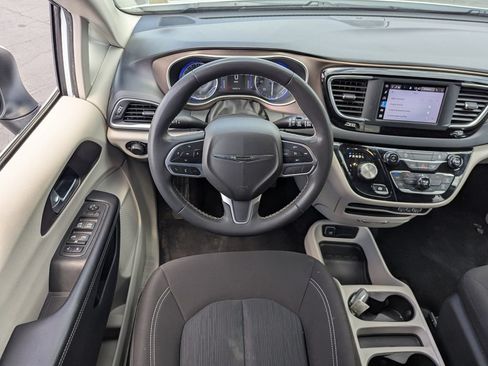 Used 2022 Chrysler Voyager LX FWD image 28