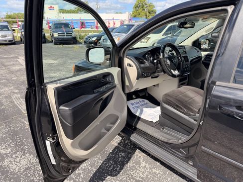 Used 2012 Dodge Grand Caravan SE image 8