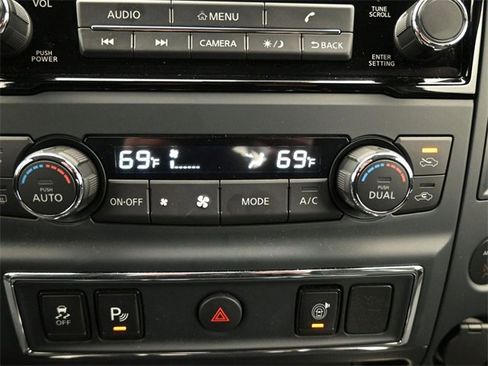 Used 2024 Nissan Titan SV w/ SV Convenience Package image 15
