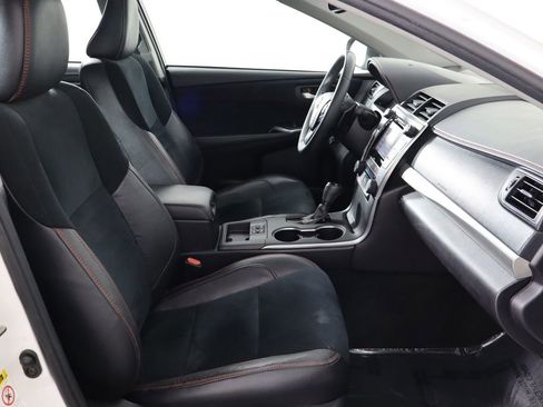 Used 2017 Toyota Camry XSE w/ Moonroof Package image 18