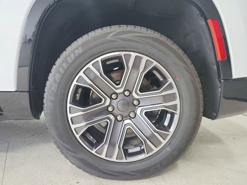Used 2024 Jeep Wagoneer Series II w/ Flexible Seating Group RWD image 53