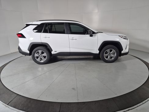 New 2025 Toyota RAV4 LE image 5