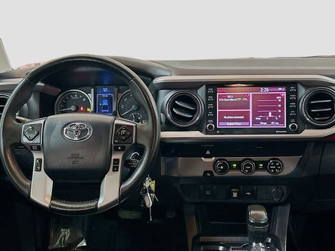 Used 2020 Toyota Tacoma SR5 image 18