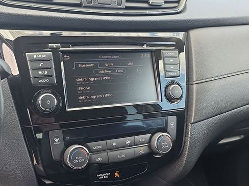 Used 2018 Nissan Rogue SV AWD/4WD image 18