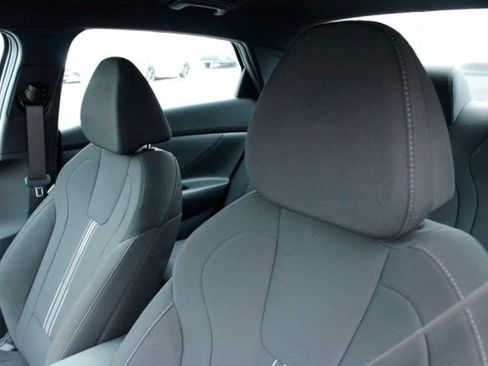 Certified 2025 Hyundai Elantra Sport FWD image 11