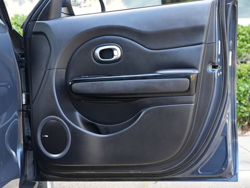 Used 2015 Kia Soul + w/ Primo Package FWD image 39