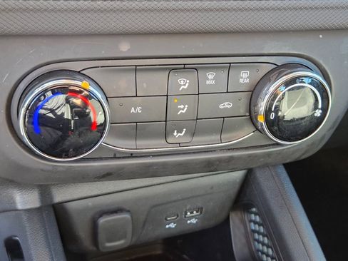 Used 2024 Chevrolet TrailBlazer LS FWD image 25