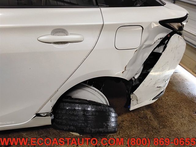 Used 2016 Toyota Prius Four Touring FWD image 16