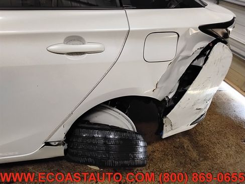 Used 2016 Toyota Prius Four Touring FWD image 16