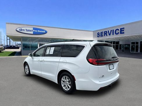 Used 2022 Chrysler Pacifica Touring-L FWD image 6