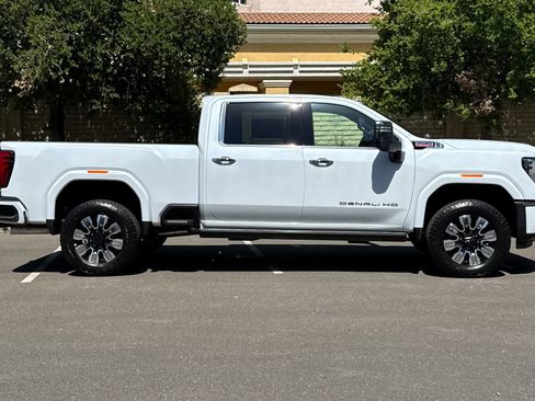 New 2026 GMC Sierra 2500 Denali w/ Denali Reserve Package AWD/4WD image 3