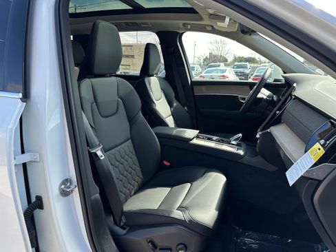 Used 2025 Volvo XC90 T8 Plus w/ Protection Package Premier AWD/4WD image 7