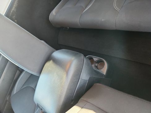 Used 2017 Jeep Wrangler Sahara w/ Connectivity Group image 32