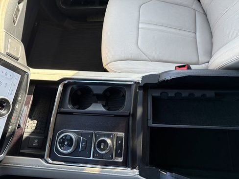 Used 2024 Ford Expedition Platinum AWD/4WD image 22