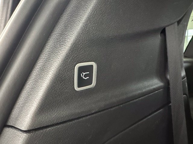 Used 2025 Chrysler Pacifica Select FWD image 12